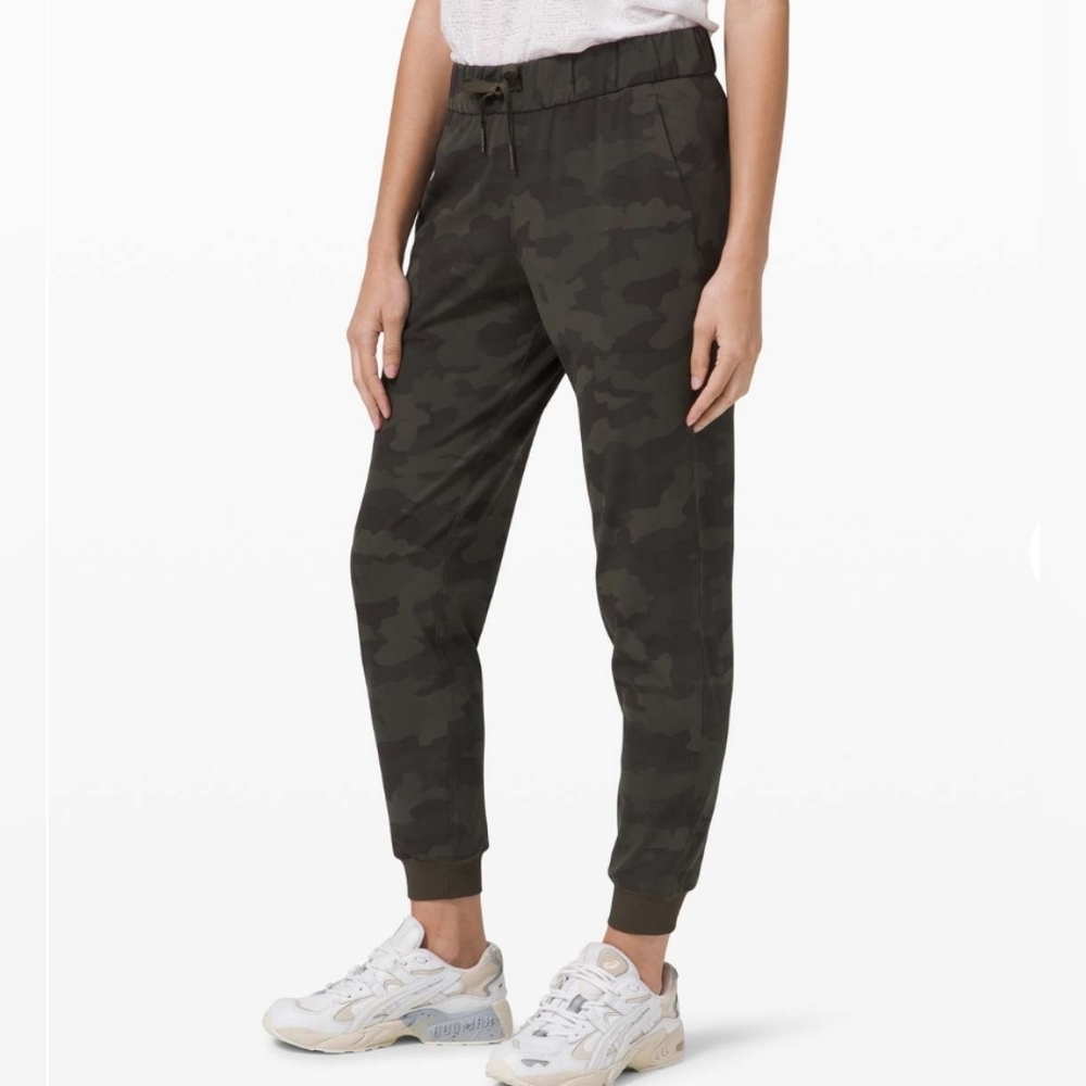 Lululemon On The Fly Luxtreme Dark Olive Camo Joggers, 8.